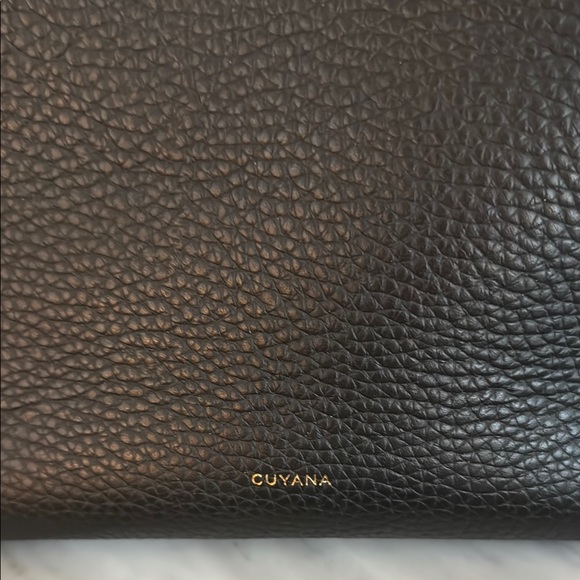 Cuyana Linea Bucket Black Leather Bag - Picture 5 of 6